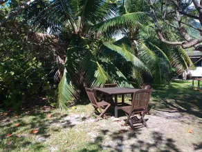 Bungalow in shared garden with house, seafront and private beach.  - Image 4