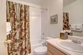 Premium 1BR Den Condo | Year-Round Outdoor Fun - Image 5