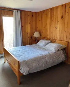 Rare Beachfront Cabin in Clearwater Bay, only 25 min from Kenora. Pet friendly! - Image 5