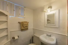 Enchanting historic townhouse by CozySuites - Image 5