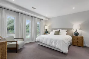 Banksia House - modern luxury with fireplace and pool - Image 5