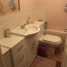 Aberdeen City Centre Apartment With Private Balcony. - Image 3