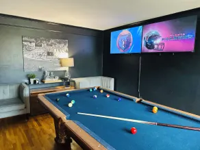 Eclectic 4 Bedroom Getaway with Private Pool! - Image 2