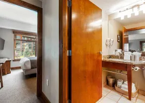 Sundial C215 | Ski-in/Ski-out | Fireplace | Full Kitchen | Mountain Views | Pools & Hot Tubs - Image 4