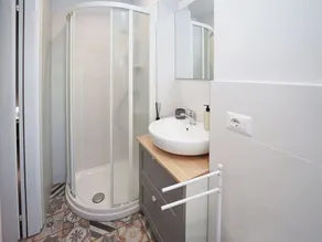 Bellissimo appartamento per 4 persone con WIFI, TV e patio - Image 3