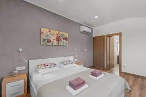 Holiday House Brig - Image 4