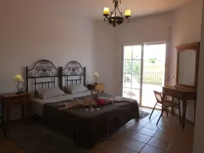 Villa mit eigenem Pool mit Blick auf die Landschaft, die Berge und das Meer. Gratis Wifi - Image 4