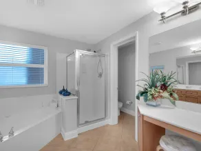 Magnifique golfe Vue du salon et deux chambres à coucher et service quotidien plage !! - Image 4