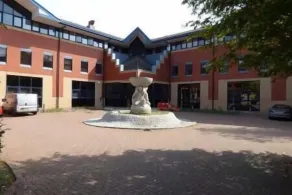 Comfortable Swindon 2 bedroom Apartment, sleeps 5, FREE Parking - Image 5