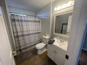 Nicole’s Clean, Cozy, Nightly Rental  - Image 3