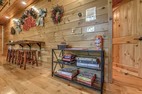 🌲HOLLY JOLLY CHRISTMAS CABIN, 9 KINGS! 6700 SF, 9 BDR, 8 BATHS!🌲 - Image 5