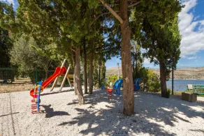 MILE 2 with 2 bedrooms, only 60m from the beach - Image 4