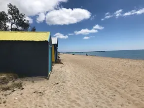 Dromana Seabreeze is a 3 minute drive to the beach and wineries - Image 4