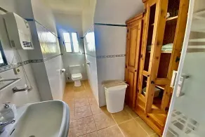 Villa in Marbella 10 minutes from the beach in a natural setting - Image 5