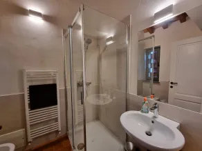 Barn renovation, panoramic Barga Views, Private Heated* Pool. Walk to restaurant - Image 3