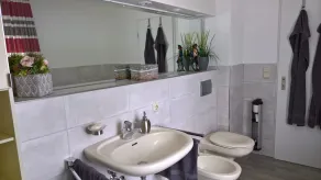 Moderno appartamento di 2 locali, 1 ° Piano separatamente in una casa di famiglia, posizione vicino alla città - Image 3