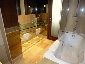 Luksus 5* strandlejlighed 4p Top beliggenhed Pools Have SPA Parkering Butikker - Image 4