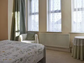 2 bedroom accommodation in Southbourne, Bournemouth - Image 4