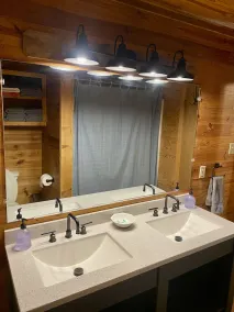 Spacious, cozy retreat on the White River, minutes from the trails and caverns. - Image 4
