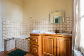 Sommerhus ved siden af ​​et slot. - Image 5