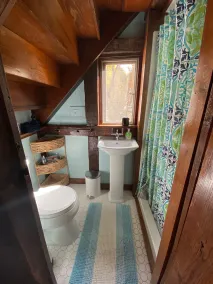 Charming Country Cottage w pool and pickleball court - Image 3