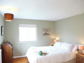 Homely and vibrant, a fabulous family friendly find. - Image 3
