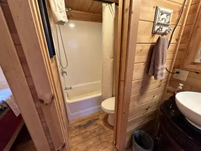 Flot udsigt, Hot Tub, Pejs, Nær Downtown, Gratis WiFi, Kæledyr tilladt - Image 3