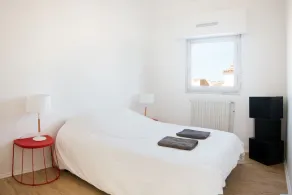 Apartment with harbor view and swimming pool - Image 5