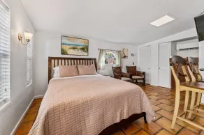 Great Amenities, Great Location, Amazing Studio! - Image 4