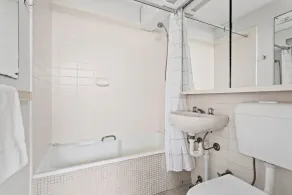 Apartment with Pool Access, a minute to the Beach - Image 4