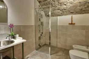 Casa Sibiel: antica e con garage privato - Image 3