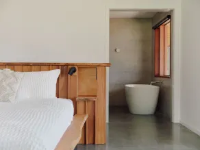 Hide & Seek Luxury Waterfront Villa & Retreat - Image 3