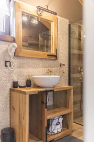 vila posjeduje jacuzzi, saunu s tušem, grijani bazen ..... - Image 4