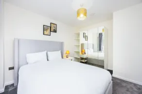 Modern 3 Bedroom House in  Stratford - Image 4