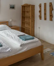 big, spacey house in best location, secluded and sunny - Image 5