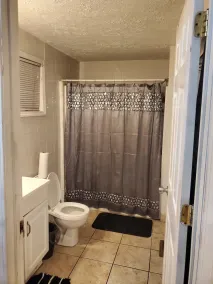 Bungalow Suite Priv 1 Double Bed /1 bath living room free park / Airport 10mins - Image 4