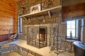 Robin’s Nest – Cozy Broken Bow Cabin with Private Hot Tub - Image 3
