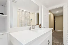 Quaint South Hill Home w Luxury King Bed and Wifi - Image 5