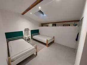 hus med uppvärmd pool och studsmatta - Image 4