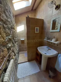Steinhaus in idyllischer Lage mit privatem Pool - Image 2