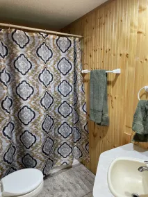 Whispering Pines Lakeside Retreat - Image 5
