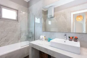 Verde Olive Three-Bedroom Holiday Home by Konnect - Image 2