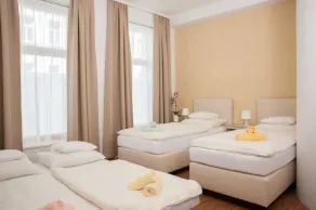amplio apartamento de 2 habitaciones y 40 metros cuadrados de jardín ideal para familias - Image 2