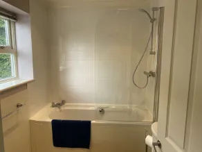 Holiday home with EV Charger. 3 bedrooms & a large garden - Sleeps 6 - Image 5