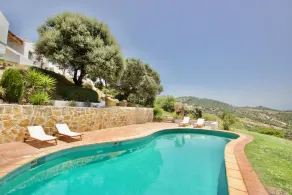 Luksuriøs privat villa med swimmingpool og stor have i en sikret ejendom - Image 5
