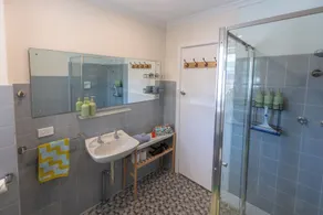 Spacious Two-Bedroom Apartment Near the Heart of Adelaide - Image 5