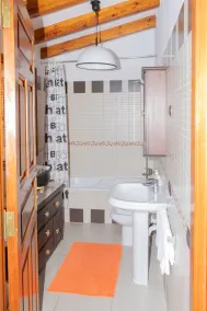 Lyxvilla med privat uppvärmd pool i privat trädgård. Nära till stränder - Image 3
