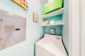 Fun Getaway Near the Beach W/ Shared Pool, Fast WiFi, Private Patio & Central AC - Image 3