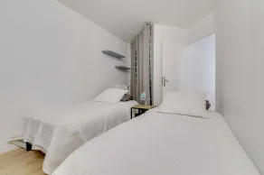 Spacious and comfortable apart with parking - Image 4