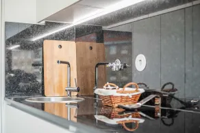 Liiiving in Matosinhos - Warm Vintage Apartment - Image 3